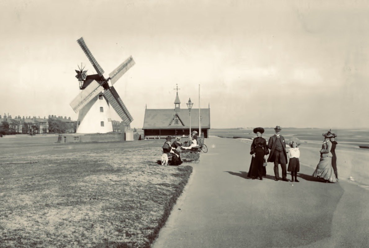 NowtbutaLad's tweet image. The Windmill and Lifeboat Station at #Lytham on the Fylde Coast in #Lancashire, sometime between 1890 and 1910. @LythamLifeStyle @StAnnesBeachHut @LythamRNLI