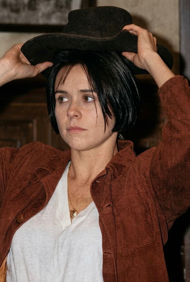 FERA FERIDA (93)
📸 A heroína Linda Inês (Giulia Gam): Determina, forte e rebelde. 

Aguinaldo Silva, Ana Maria Moretzsohn e Ricardo Linhares escreveram Fera Ferida. Baseada no universo ficcional de Lima Barreto.