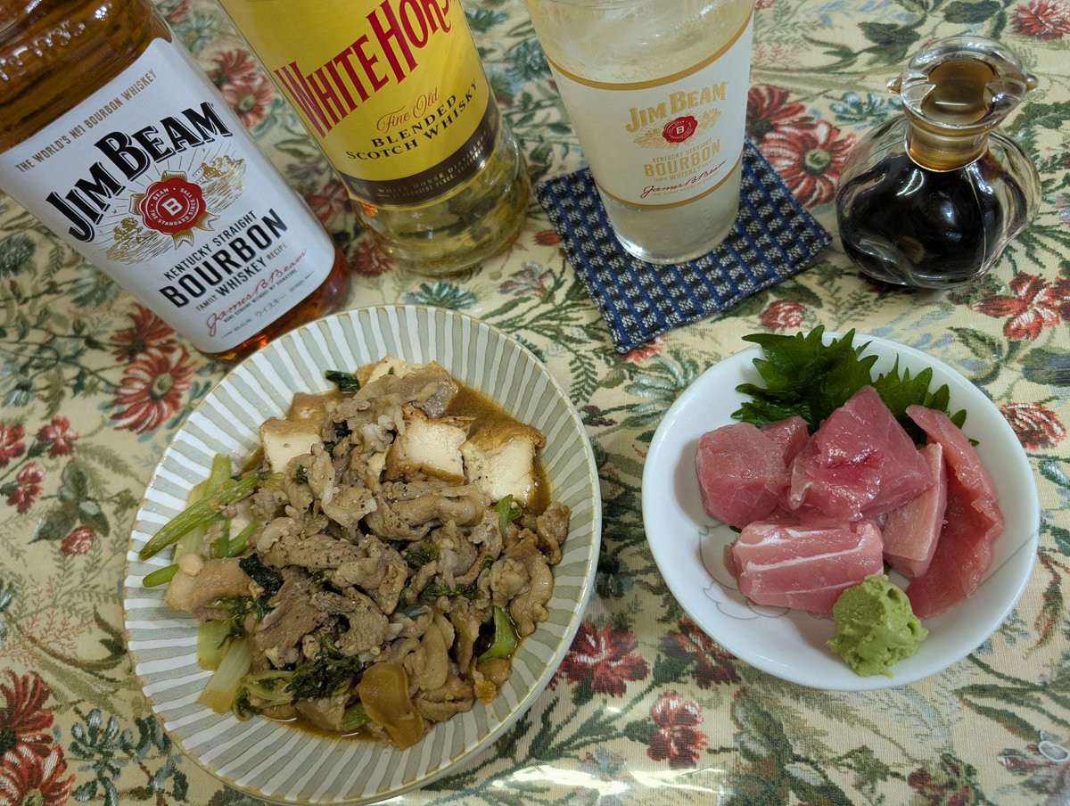 晴れ風🍺、糠漬け、きびなごサラダ。
その後、ハイボール、鮪ブツ&amp;豚肉🐷、厚揚げ、セロリ、小松菜の炒め煮で至福。
