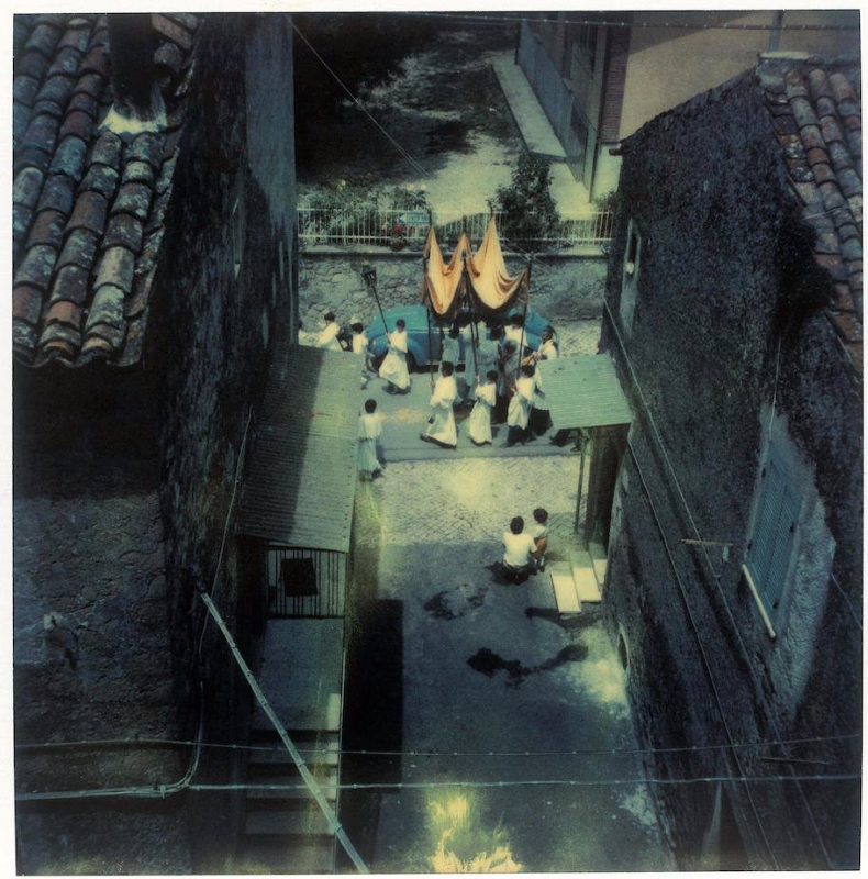 Vuelves a repasar las polaroids de Tarkovsky y vuelves a descubrir imágenes inexplicables.