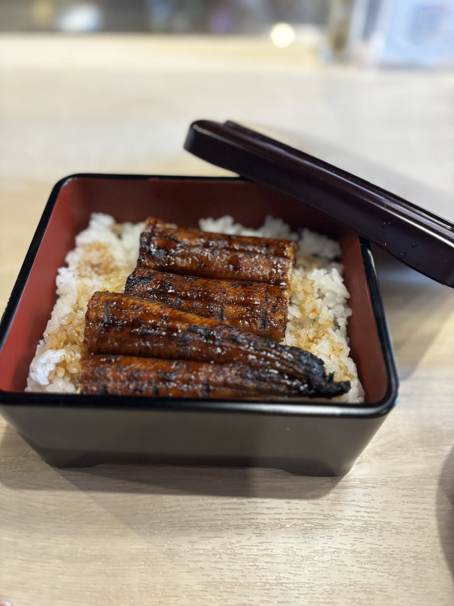 mi_mo_ppo's tweet photo. うなぎの佐倉行ってきました🌸
好物の鰻と美人(店主)を堪能してきました、美味しかったです😋🎶💘 https://t.co/OLZiwrRKQw
