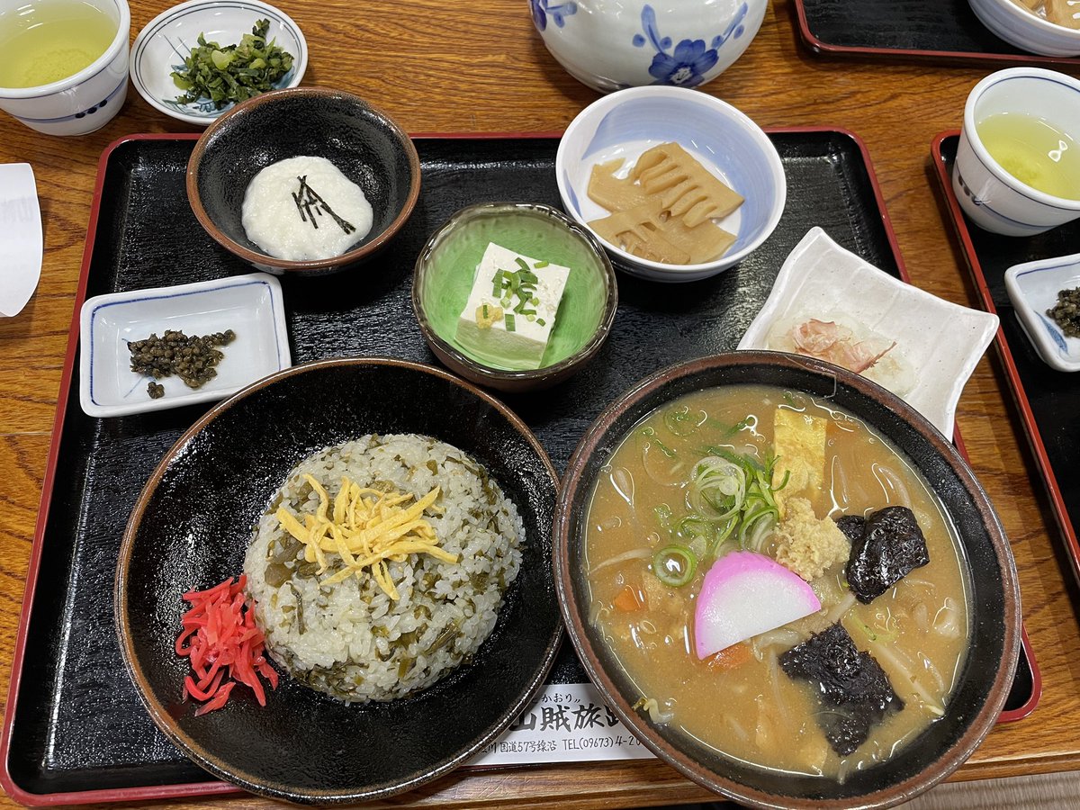 ys13324's tweet photo. 阿蘇に行った時（仕事です）
寄ったお店
高菜飯と、だご汁
仕事じゃなく、プライベートで行きたい😂
めちゃくちゃ美味しいので、おすすめです！ https://t.co/Ty7pPKJprj