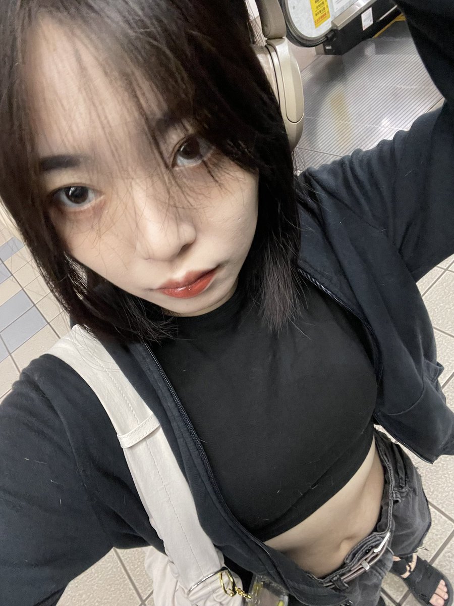 ZX_404unknow's tweet photo. All BLACK https://t.co/IMqOwDBnnu