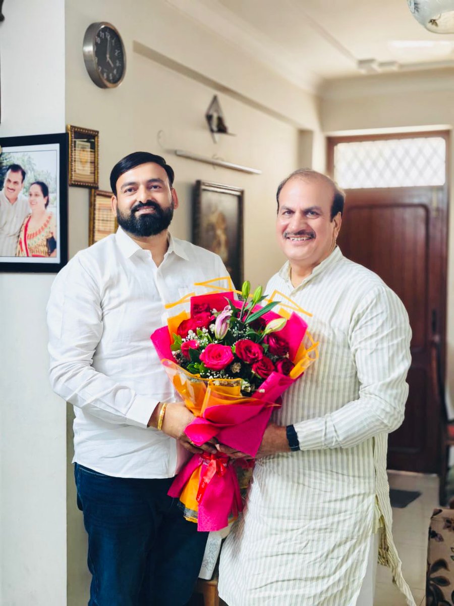 सरल स्वभाव और उत्कृष्ट संगठन कौशल के धनी, भाजपा के वरिष्ठ नेता आदरणीय बड़े भाई श्री संदीप जोशी जी को जन्मदिन की हार्दिक बधाई एवं शुभकामनाएं। 🎂💐

ईश्वर से आपके उत्तम स्वास्थ्य, दीर्घायु और निरंतर सफल सार्वजनिक जीवन की कामना है।