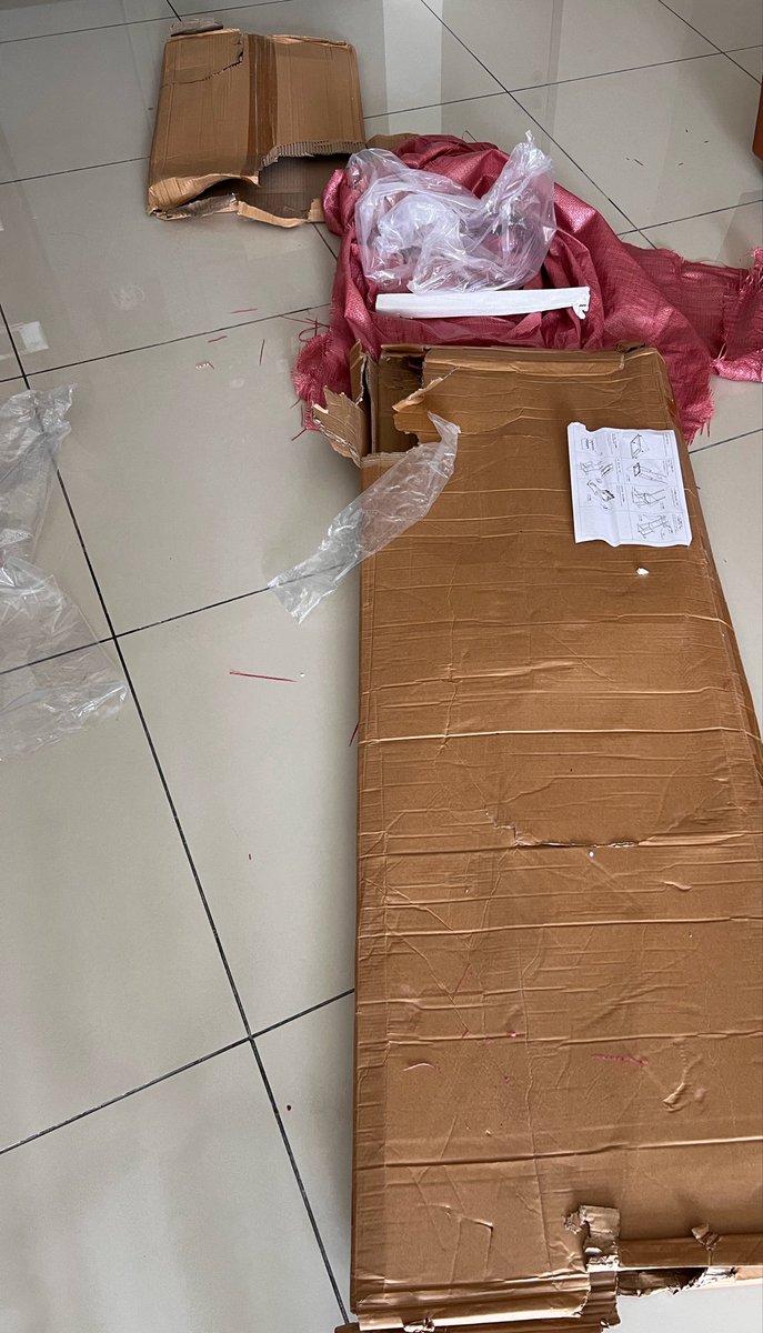B4liaa's tweet photo. baru nak pasang tv stand ni lepas bini membebel suruh pasang. abg penat la syg. https://t.co/Qq7rI2Jau9