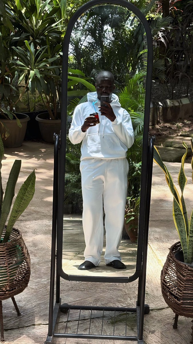 Happy Birthday to me🎉❤️.

Not yet a billionaire, we will try again next year.

For now, I thank God for life! 🎈