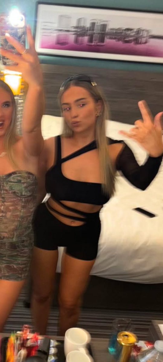 irishplusirlz tweet media