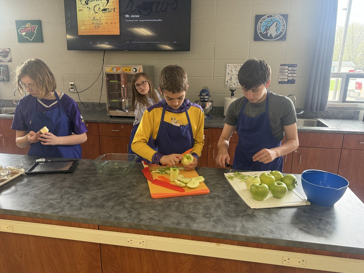 BizMathGuy's tweet photo. Business Math 6 got busy in the kitchen today whipping up some Bear Grove Apple Crisp! 🍎🔥
From measuring to working as a team, these students showed the skills. The end result? A delicious success!
#BearGrove #RealWorldLearning #BearsInAction @ByronMSBears https://t.co/2C6jqSvuHB