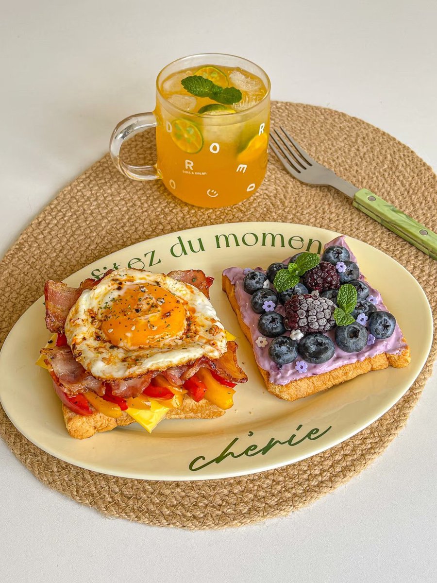 su13244's tweet image. Sunny-side up eggs + avocado toast + fresh berries  Simple, colorful, u0026 fueling for your day! #BreakfastVibes #EasyEats