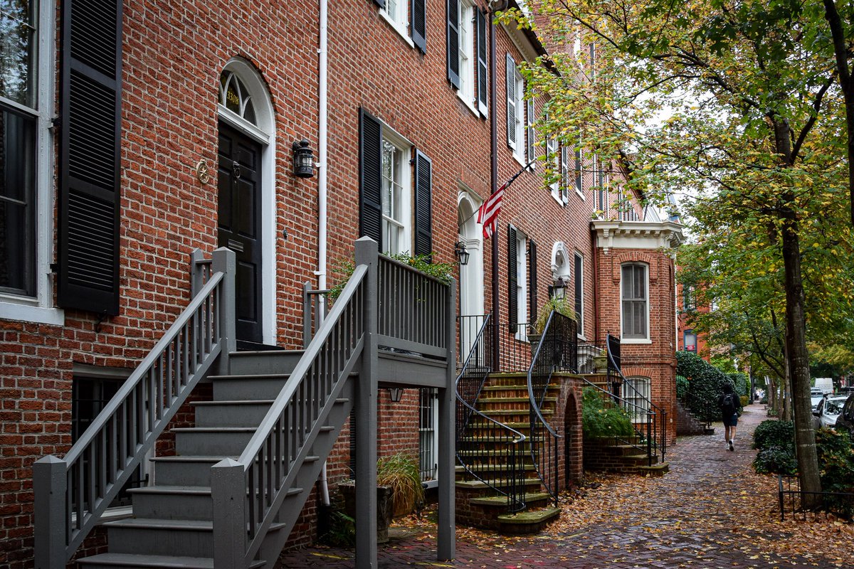 Wally44's tweet photo. Bevor morgen noch ein Highlight aus #Georgetown kommt, zeige ich euch heute ein paar Impressionen aus der Nachbarschaft.
Also ich würde da schon sehr gern wohnen.
(Auch wenn es sehr hügelig ist. 👀)
1/2
#Washington #USA #Only1DC #DC250 #igdc #dcchasers https://t.co/UqpQx8ZNVD
