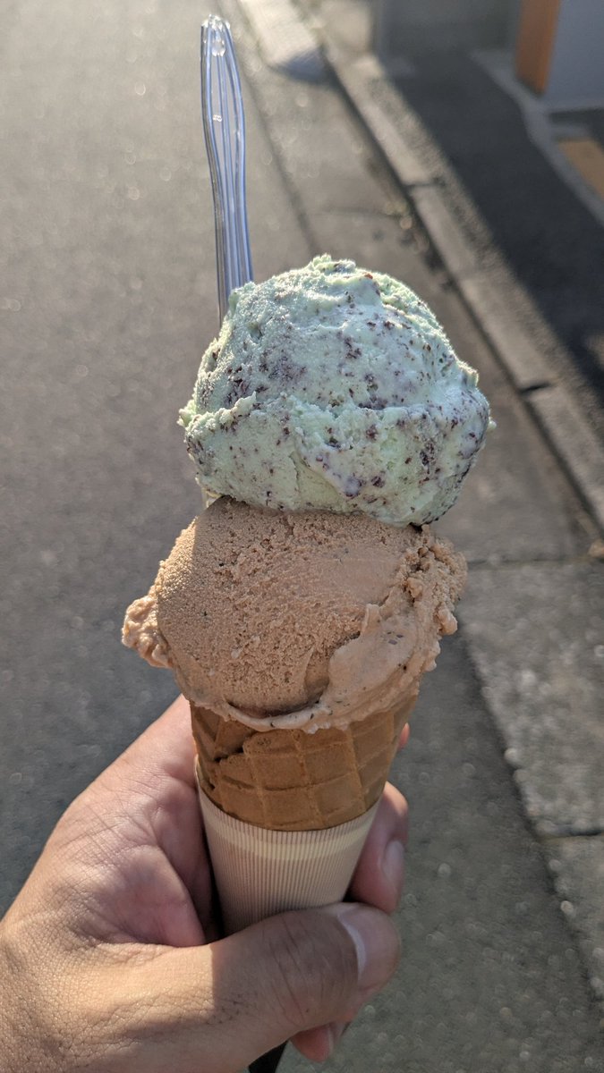 teao50's tweet image. 念願叶って「Factory」さんのチョコミントが食べられました！チョコミント、アールグレイミントのダブル。それにチーズケーキしこたま買ったw
 #Factory
 #チョコミント