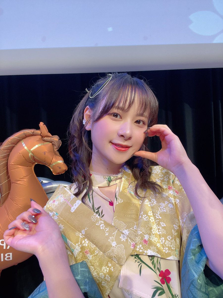 前田 佳織里 tweet media