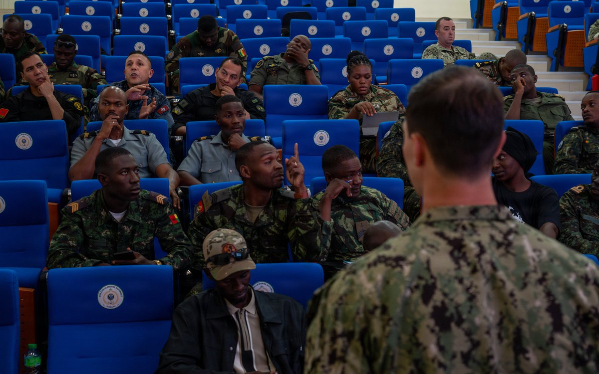 FAR_MAROC's tweet photo. #MMF #ForumFARMAROC #OE26 #ObangameExpress26
A member of the Royal Moroccan Navy briefs exercise Obangame Express (OE) 2026 participants during visit, board search and seizure training at La Base Militaire de Bel Air, Senegal, April 15, 2026. OE26 is one of three regional maritime exercises led by U.S. Sixth Fleet as part of a comprehensive strategy to provide collaborative opportunities to African forces and international partners to address maritime security concerns. (U.S. Marine Corps photo by Sgt. Mitchell Johnson)