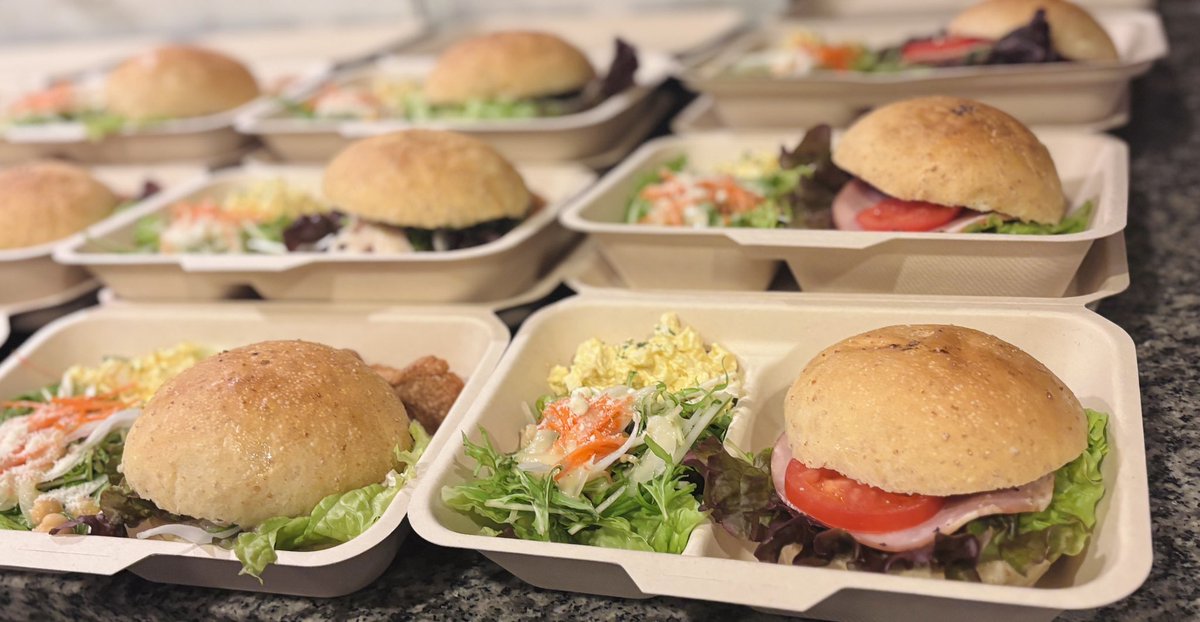 cafe_mixture's tweet photo. サンドイッチセットのご予約いただきました🥪

mixtureのフォカッチャで作る、しっかり満足感あるランチBOX。
サラダ付きでバランスも◎

まとまったご注文も対応できます。
お気軽にご相談ください！
#世田谷グルメ https://t.co/q1x0QELPrZ