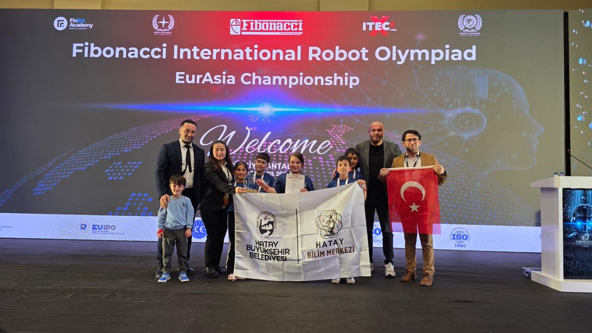 hataybm's tweet photo. 21 ülkenin katılım sağladığı, 640 takımın yarıştığı Fibonacci Uluslararası Robot Olimpiyatları Avrasya Şampiyonası’nda, İlkokul Junior Start Up Serbest kategorisinde Hatay Bilim Merkezi öğrencilerimizden oluşan Hatay Mucitleri takımımız 3. olmuştur. +++++ https://t.co/joV3qplhEA