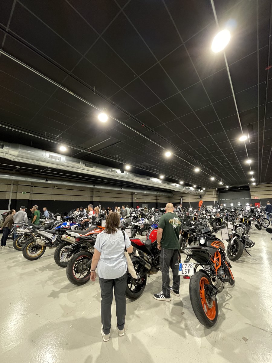 firaReusEvents's tweet photo. 🏍 Així s’està vivint el Saló de la Moto a firaReus Events.

👉7.000 m² d’exposició, motos noves i d’ocasió protagonitzen l’espai, amb una àmplia representació de marques i models.

ℹ️ Podeu consultar el programa complet a https://t.co/Zphl8Ztf57 https://t.co/ODu4s1AbhT