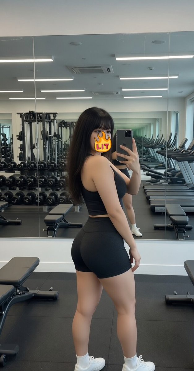 Hoy vine al gym y estaba vacío

Cuál foto les gusta más? Tetas o culo? 

Chat hot 🔥