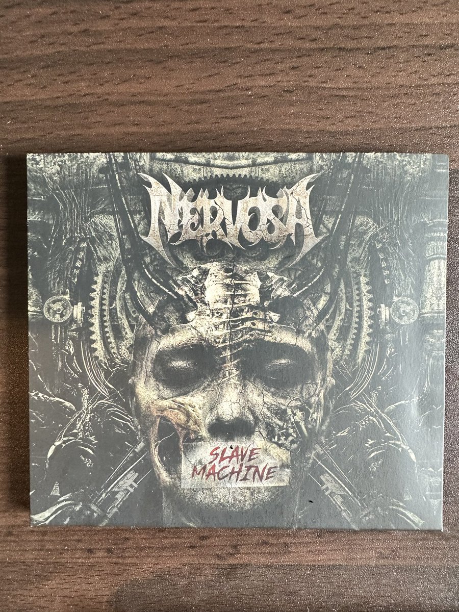 タワレコでブラジルのフィメールデスラッシュバンドNERVOSAの新譜『Slave Machine』をお迎え♪
正直楽曲の質は前作の方が上だけど今回はより生々しい音作りで殺傷力抜群のデスラッシュチューンは健在！
所々に出てくるメロディックなフレーズがクール✨
来日あれば大阪頼んます(＞人＜;)

#NERVOSA