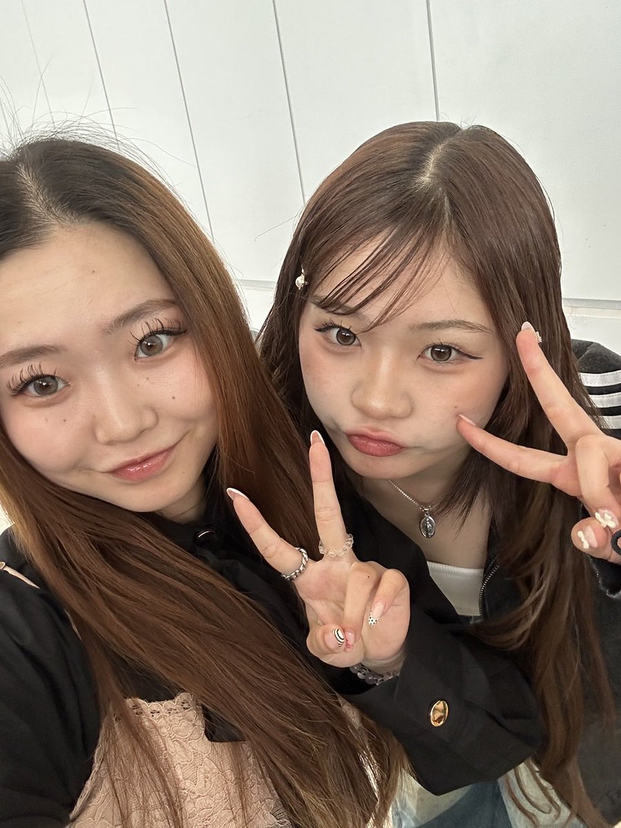 legit_cyber's tweet photo. みなさんこんばんは✨
うた丸です🍀🤖

BLOCK HYPE シーズン優勝することができてとーっても嬉しいです🙌
応援してくださったみなさん！ありがとうございました🥹❤️
2連覇目指してCSも全力で頑張ります💪🏽
引き続き、大きな愛と応援をよろしくお願いいたします🙏❤️‍🔥

写真は、私服が奇跡的におそろコーデみたいになった1chくんと、CHAAです📷

@utamaru20dance #うた丸
#cyberagentlegit #dleague #dリーグ
