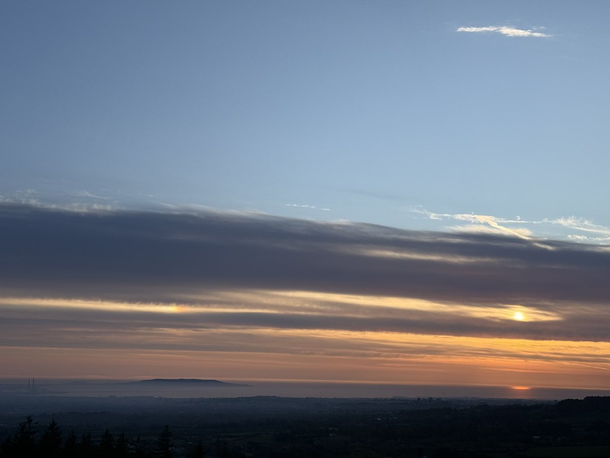 SavetheHellfire's tweet image. Last Saturday in April. #sunrise #Dublin #goodmorning