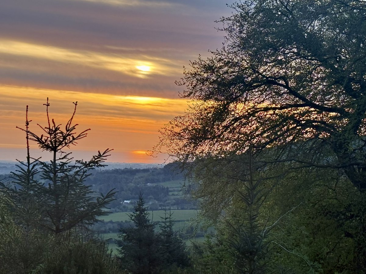 SavetheHellfire's tweet image. Last Saturday in April. #sunrise #Dublin #goodmorning