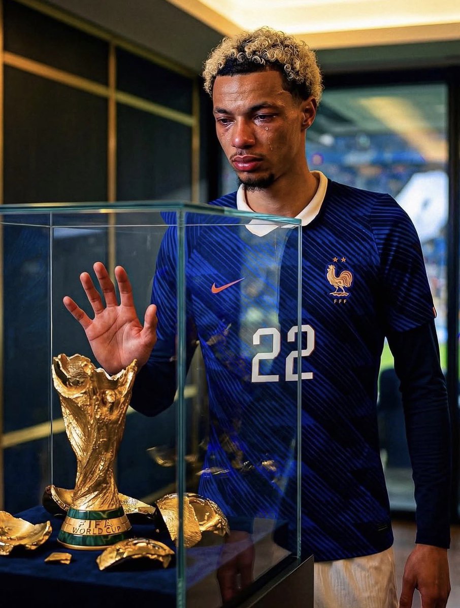 LfcNaokii's tweet image. 🚨Arne Slot on Hugo Ekitike:

🗣️ Slot: “I saw Hugo’s Instagram post where he went from crutches to running, playing football, scoring, and even doing a somersault. But I don’t think that’s realistic. They call it I-A nowadays, right?” 😭😂 #lfc