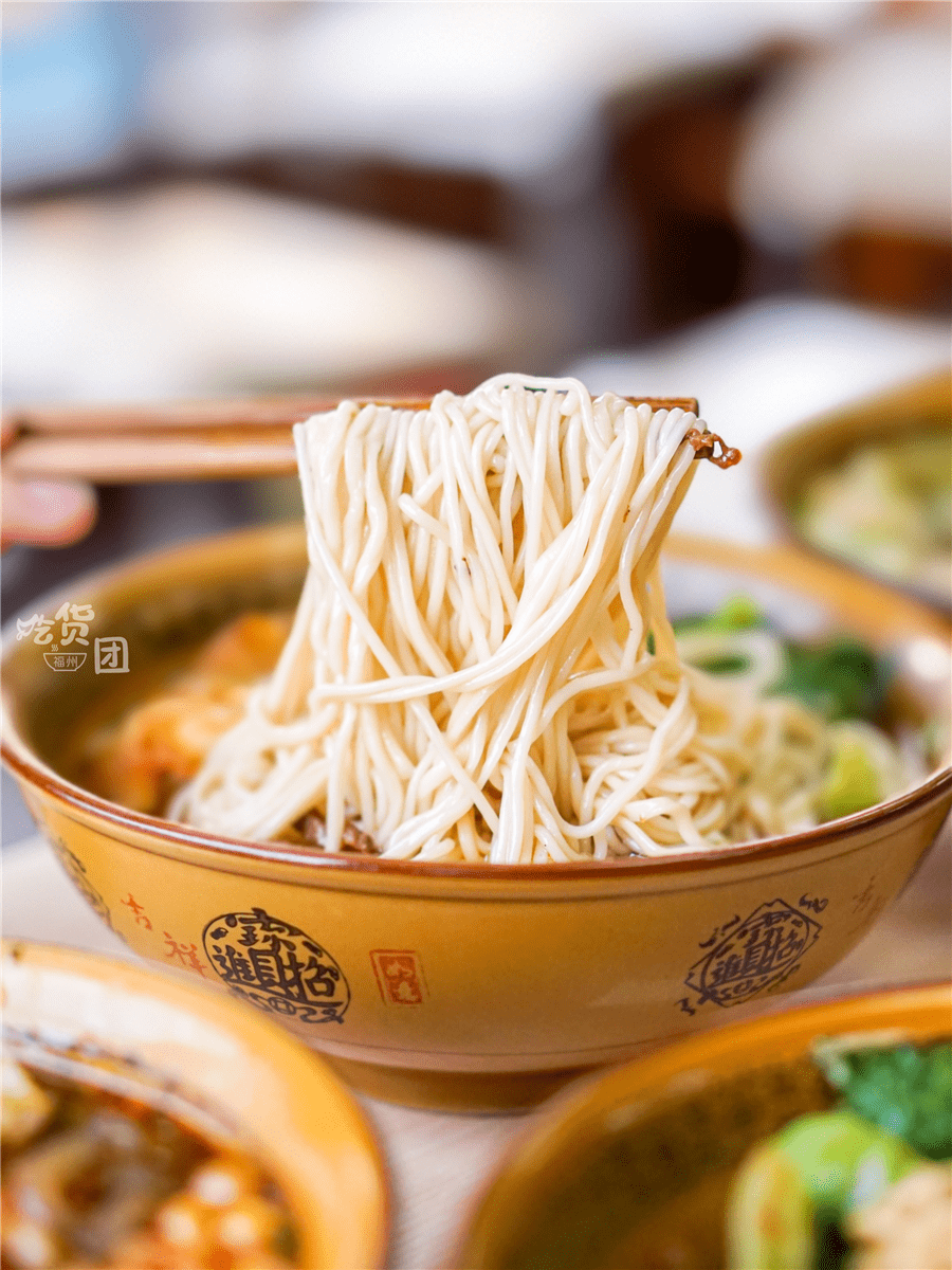 Molly Crowe tweet media