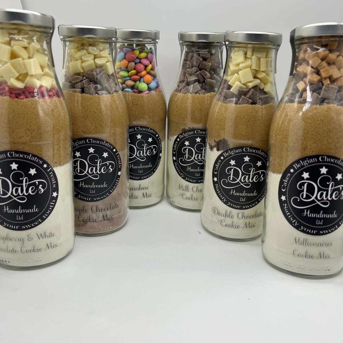 AquaDesignGroup's tweet image. Mix up some fun for the family! Discover cake mixes from #SBS #KingOf winner @daleshandmade 😊 #Baking #Cakes #UKGiftHour #UKGiftAM