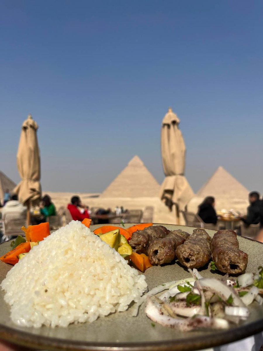 Sjh001129's tweet image. #埃及  #金字塔  #Pyramids Lounge金字塔景观餐厅