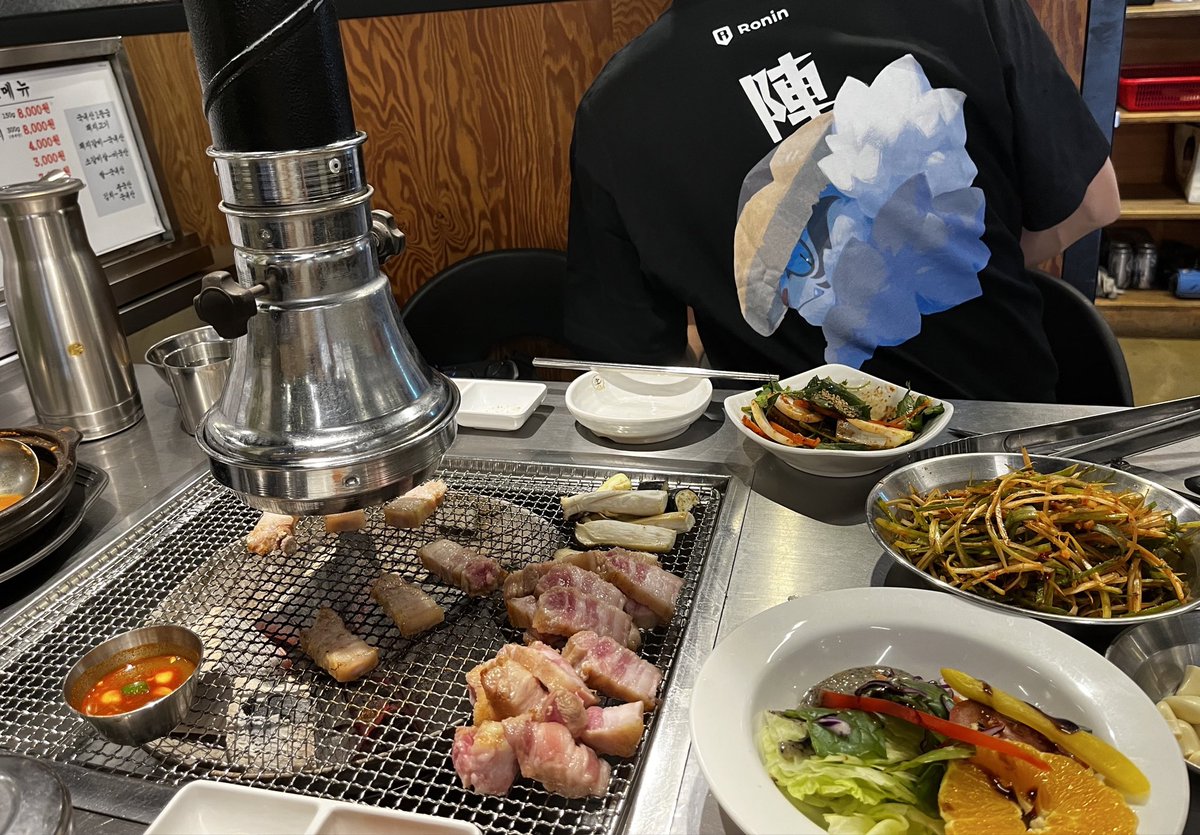 0358kuribon's tweet image. サムギョプサル🇰🇷😋

#AxieArtGallery 
＃AxieInfinity
#ronin 
#焼肉 
#サムギョプサル