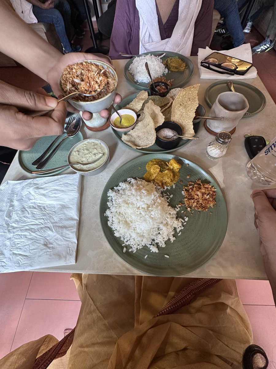 latantly_'s tweet image. My go-to/recommended @OdraaDine order for two: Steamed rice. Mustard Prawn. Ambula Rai. Badi Chura. Pampada platter. 

#Bhubaneswar #Lunch #Odraa