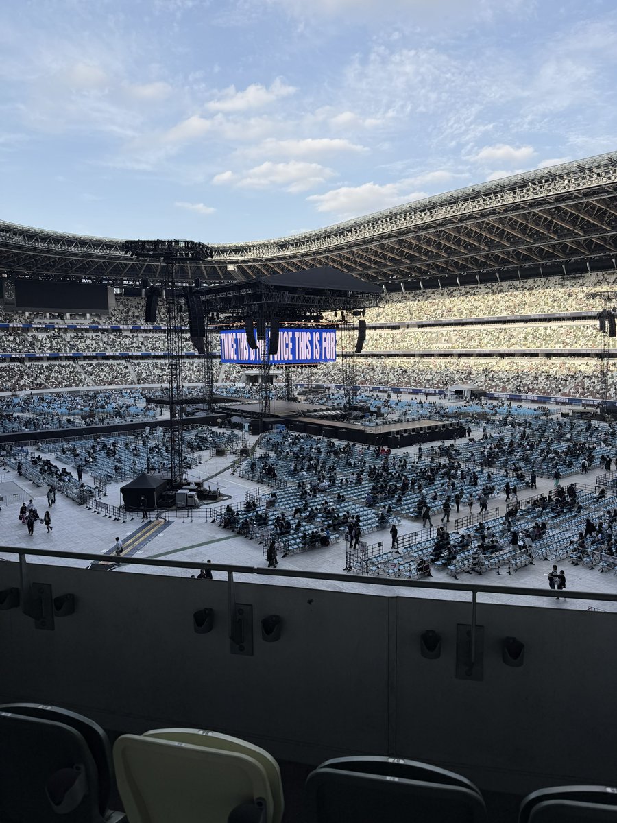 KCloo30's tweet photo. Day1 https://t.co/ITDpp64iQs