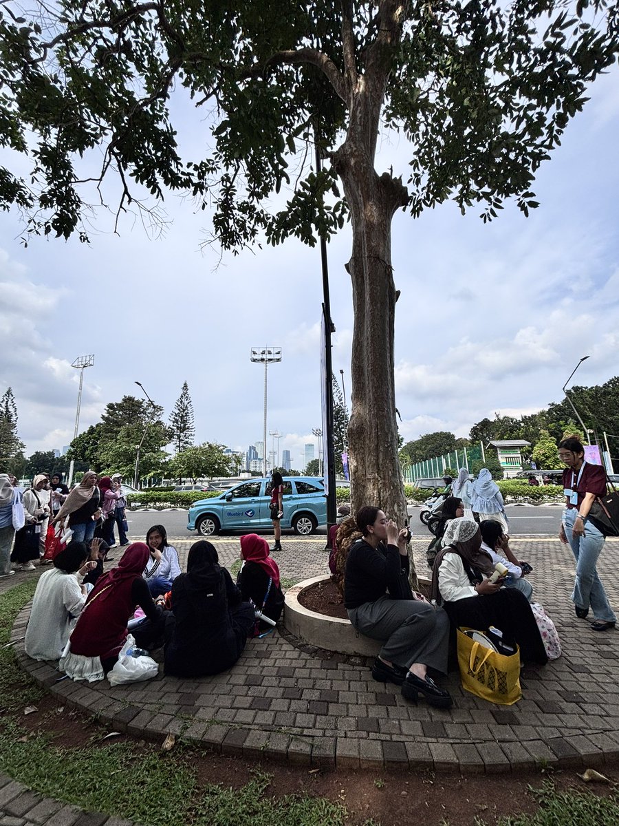 • ֊ • tweet media