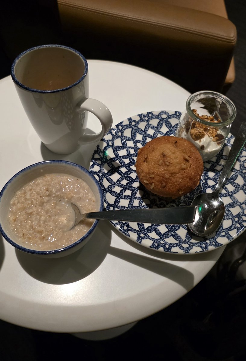 DaPoets's tweet image. The Club at the Buffalo Airport isn't bad. Food is ok, the atmosphere is nice and quiet at 4:00 a.m., and I'm looking forward to @LVLUP Expo in VEGAS w/ my #StarCitizen crew! @RobertsSpaceInd