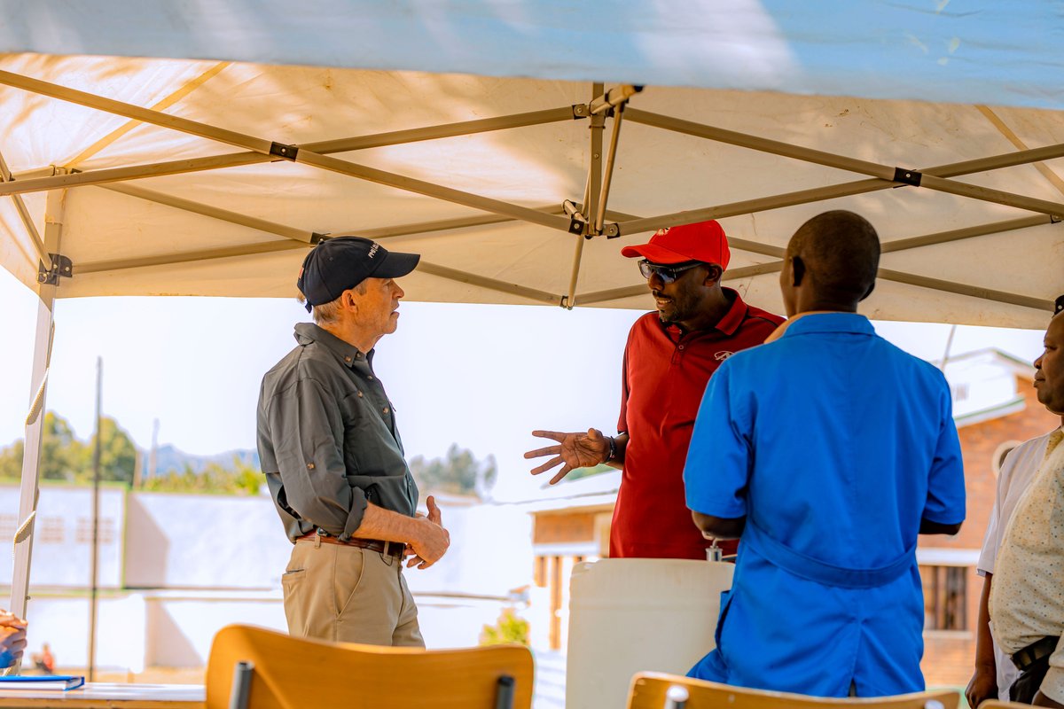 sfhRwanda's tweet photo. 🌍Today is #WorldMalariaDay 🦟

#Rwanda’s progress shows what works:

👩🏾‍⚕️Strong community health workforce
🏥Integrated PHC delivery
🤳🏾Real-time surveillance & digital health
🦟Targeted vector control & innovative tools

🇷🇼 We’re moving from control → elimination and driven by #partnerships. #EndMalaria

@RBCRwanda @SCJohnson @GlobalFund
