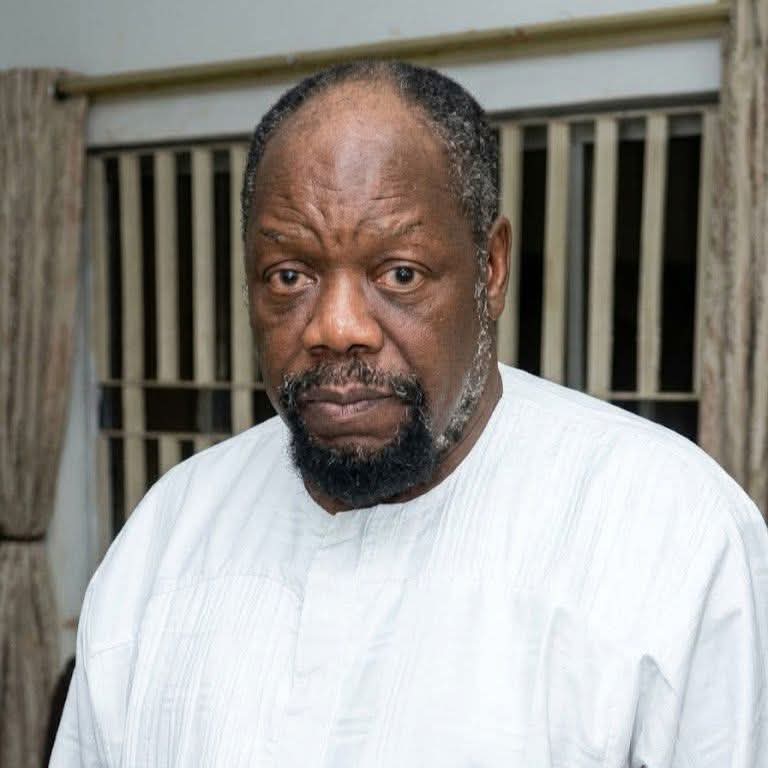 engrICO2015's tweet image. What he saw over 50 years ago is what Nigerians are seeing today ! 

He wanted to take his people out of the sinking ship but was tagged a rebel using the media .

Today everybody is feeling it .

Rest in peace THE HERO OF IGBO  RACE 💪