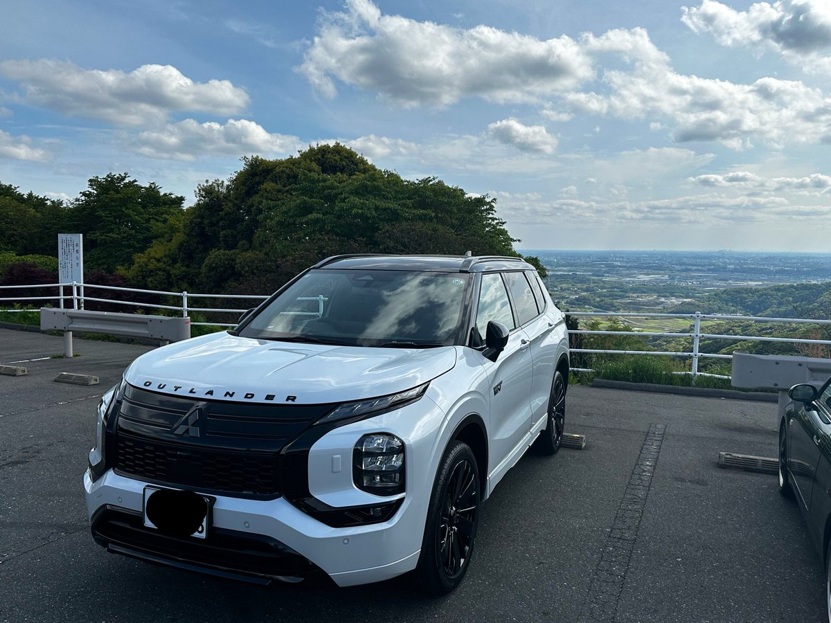 kaz77607's tweet photo. 筑波山ドライブの通り道、朝日峠に寄ってきました。

アウトランダーは、エクストレイルと比べて足回りが滑らかですね。

#アントランダーPHEV
#筑波山
#朝日峠 https://t.co/4P68U7ykYG