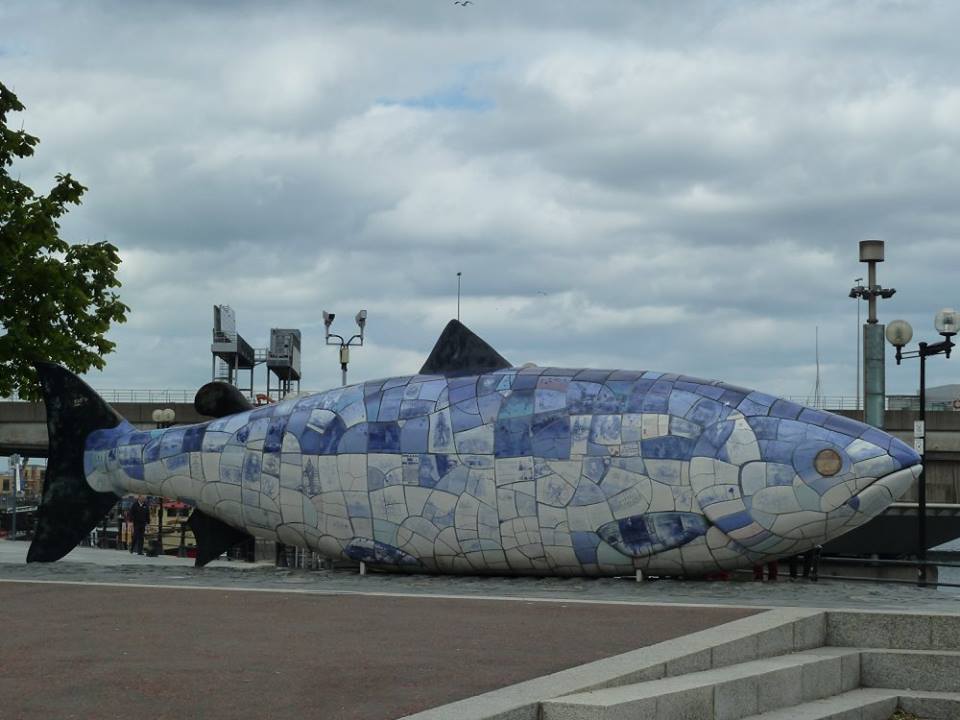 lorraineelizab6's tweet photo. -Eco @QUBLibrary, 2008 Marc Didou
-Sheep on the Road, 1991 Deborah Brown
-The Big Fish, 1999 John Kindness
-Beacon of Hope/Thanksgiving Square Beacon (lots of nicknames e.g. Nuala with the Hula), 2006 Andy Scott
#Belfast 📷©mine #InternationalSculptureDay #ISDay https://t.co/kKu13aMKcd