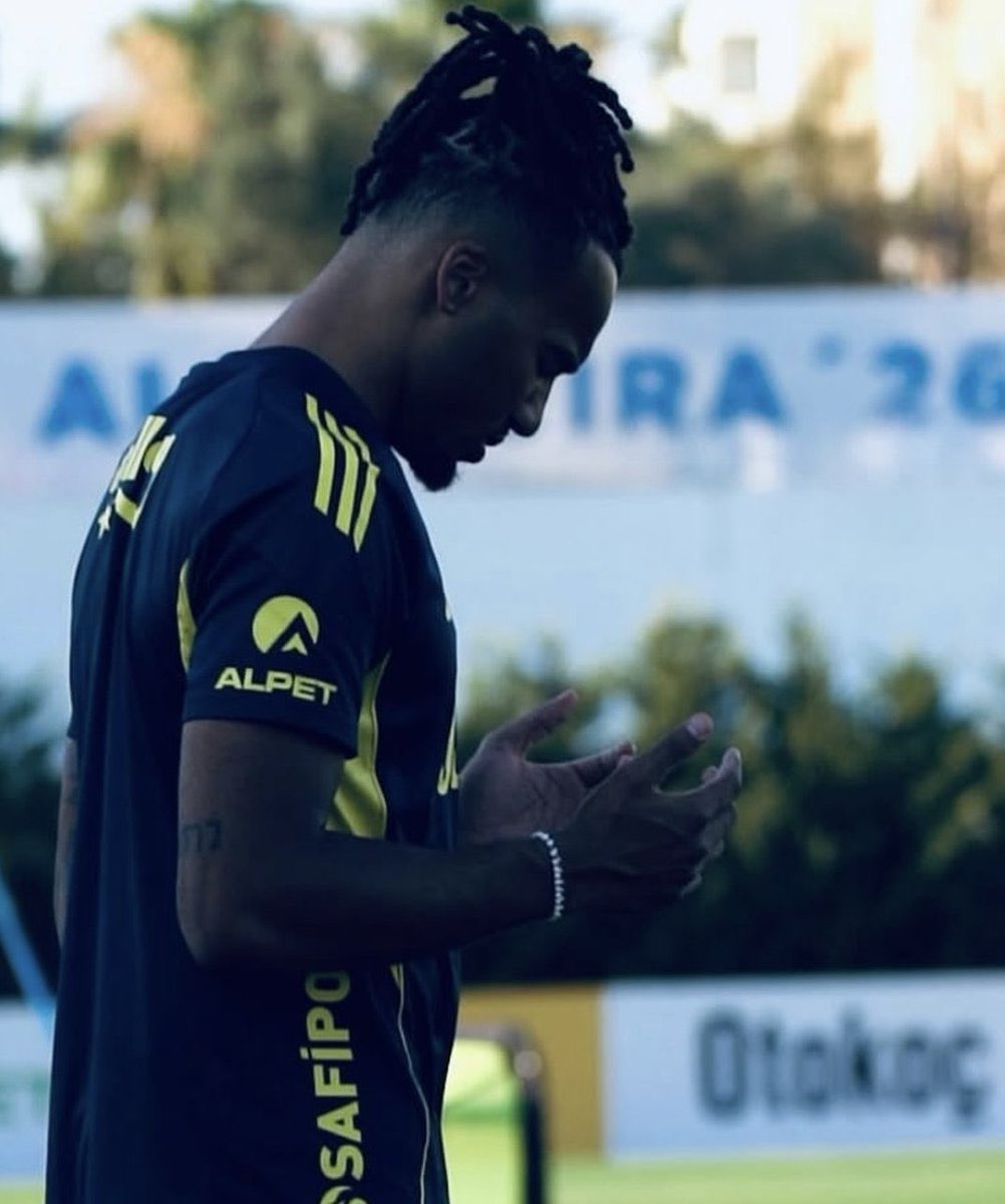 LuganoBurak tweet media