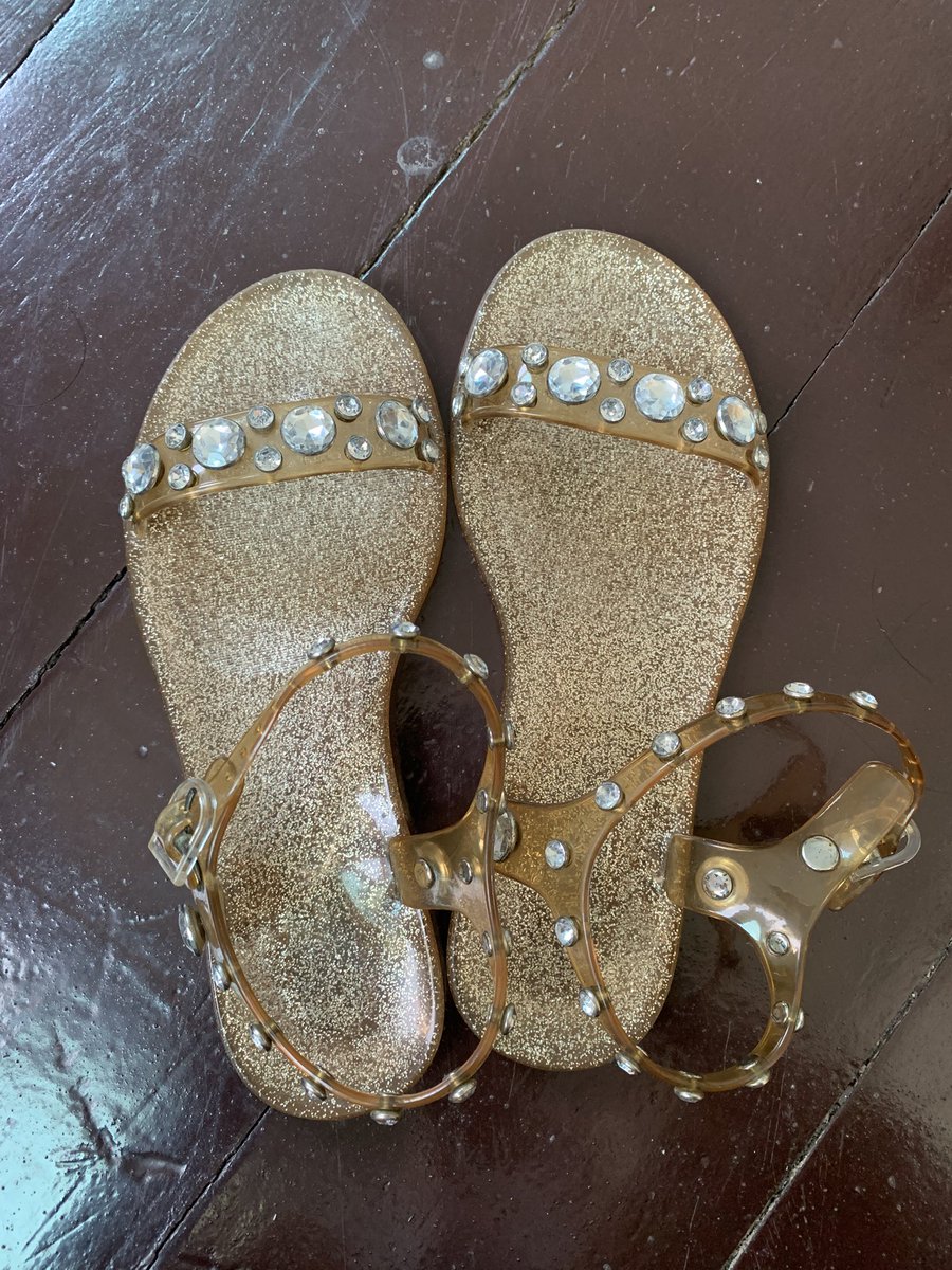 kanyapo98260125's tweet image. ส่งต่อ holster ka🩷
ไซส์37ค่ะ ไม่มีกล่อง เพรชครบ🤩
ไม่ผ่านการซ่อมคับ
ตำหนิ เหลือง 🫰🏻
650฿ส่งฟรี คลีนให้ก่อนส่งคับ🩷
ขอคนรับได้ค่าาา🍀
 #holster #ส่งต่อholster #holsterมือสอง 
#ส่งต่อเสื้อผ้ามือสอง  #ส่งต่อgentlewoman #ส่งต่อเสื้อผ้ามือ2