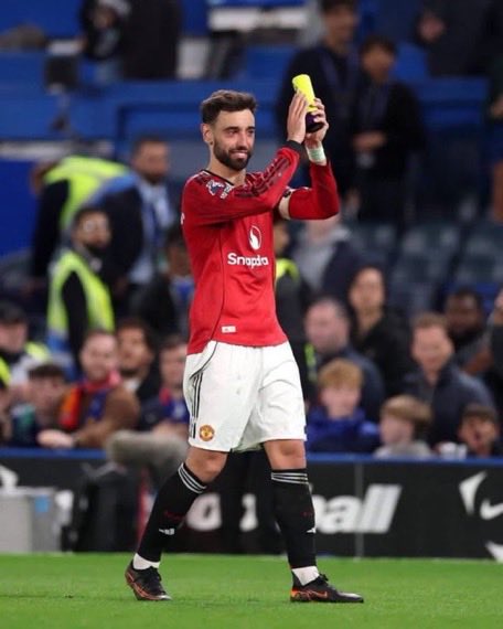🚨Michael Keane on his Ballon d’Or choice this season:

“For me, there’s only one man in the conversation — Bruno Fernandes. I read an interview where the FIFA president said they would create a special award just for him. That’s nonsense. Just give him the Ballon d’Or. He’s
