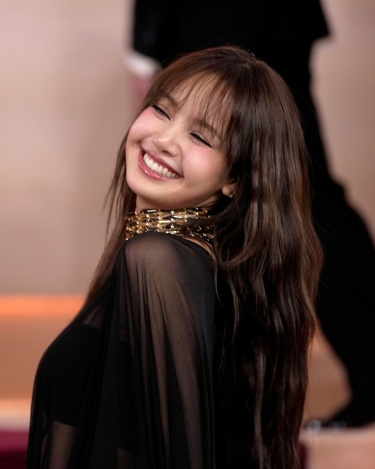 LISA's 'VIVA LA LISA' at The Colosseum at Caesars Palace sold out in 9 minutes! LISA is set to make history as the 1st K-pop Artist to perform a Las Vegas residency!