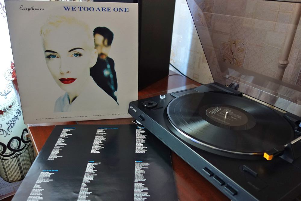 Surovmag's tweet image. #nowspinning #VinylCollection #Винил #GoodMusicHappyLife #80smusic #ClassicRock #Eurythmics @Eurythmics