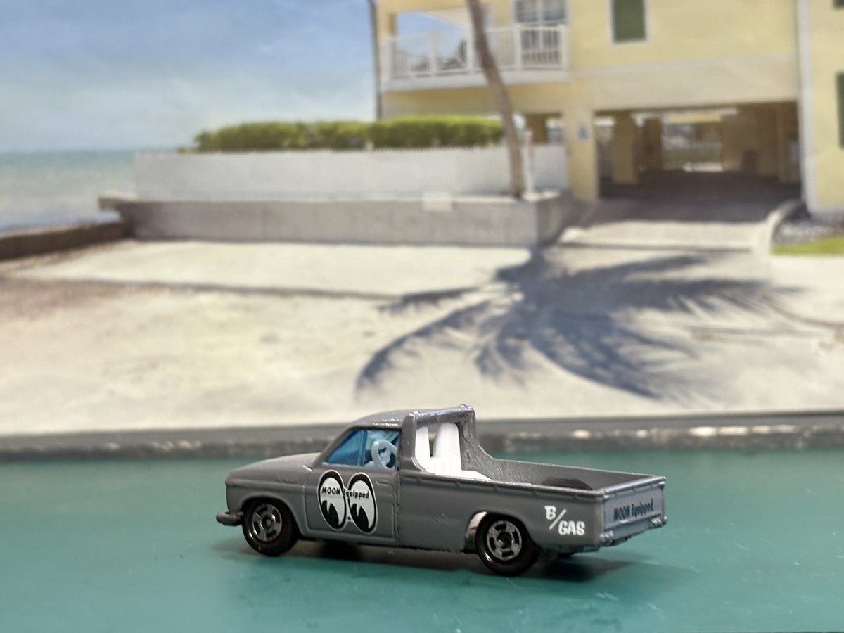 porschegmbh's tweet image. #トミカ #TOYOTA   #ハイラックス  #RN15 @stickyfrog_  #MOONEYES 
またひとつ、働かないミニトラックｷﾀ━━━━(ﾟ∀ﾟ)━━━━!!
昭和くささプンプン丸ですCooooool😎✨