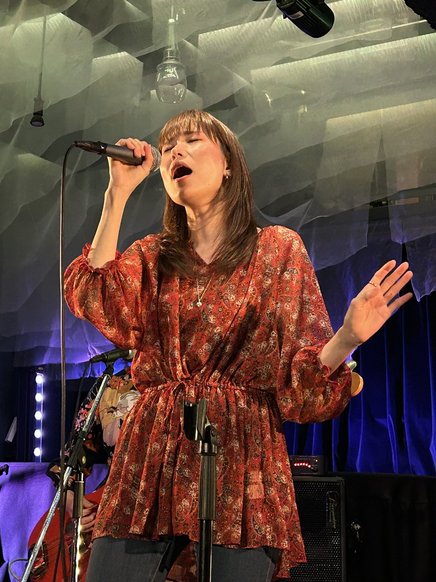j_odr's tweet photo. 今日は、ペンクラさんのニューアルバム「SINGULARITY」のレコ発ライブ!ライブで聴くといいですね。今度はぜひ全曲聴きたい!おみやげは例のユミさん作ミニチュアCD(よく出来てます) #ザペンフレンドクラブ #thepenfriendclub #songularity https://t.co/ND1UoHRqlM