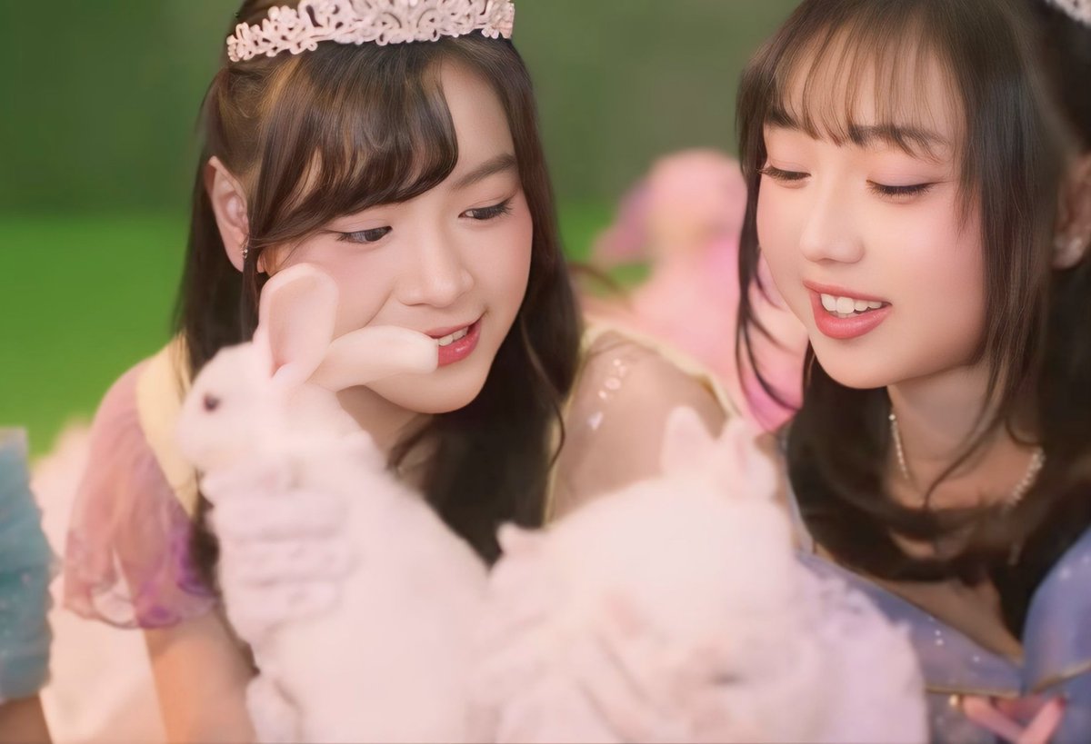 Sukaakkk bangeddd ihhh samaa bajunyaaa kakk <a href="/Lily_JKT48/">Hillary Abigail</a> dan kakk <a href="/SNayla_JKT48/">Nayla Suji</a> cuakeepp bangeddd 😖💖
<a href="/Lily_JKT48/">Hillary Abigail</a> <a href="/Hillaryours_ID/">⊹₊˚‧︵‿₊୨Hillaryours୧₊‿︵‧˚₊⊹</a> <a href="/SNayla_JKT48/">Nayla Suji</a> <a href="/Nayrakuen_ID/">✿༺NAYRAKUEN #FLY༻✿</a>