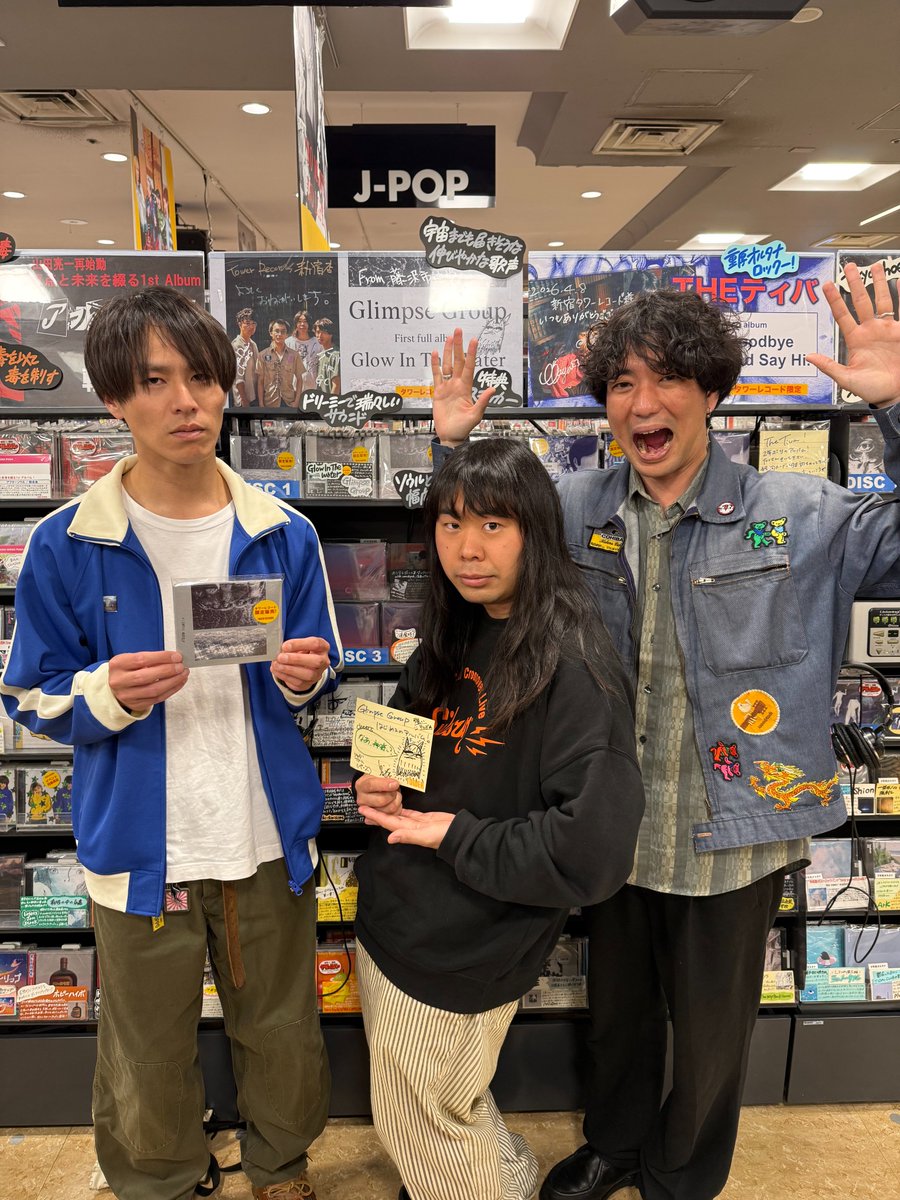 TOWER_Shinjuku's tweet photo. 【#GlimpseGroup】
\タワーレコード限定販売/
『Glow In The Water』をリリースされました
#GlimpseGroup の皆さまがご来店💎
サインとコメントカードを頂きました!
ありがとうございます☺👐
9Fインディーズコーナーにて展開中🚀 https://t.co/2ijeuaCeeg