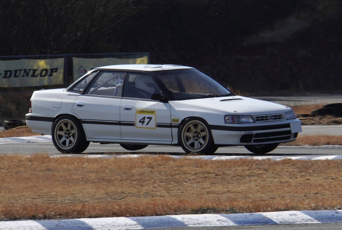 #車ってコーナーで荷重かかってる瞬間が一番カッコイイんじゃないか説