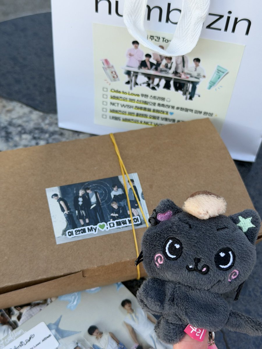 uapahy3's tweet photo. 뚜 루 뚜 뚜 ♥ ♥ ♥ https://t.co/Lqhd7PZLuQ