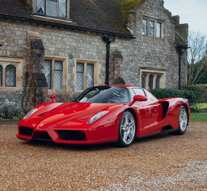 Retromania4ever's tweet image. ✅⬜🟥 2002 #Ferrari Enzo
Engine: 6.0L Naturally Aspirated V12. 
Power: 651 hp (660 CV) at 7,800 rpm🔥